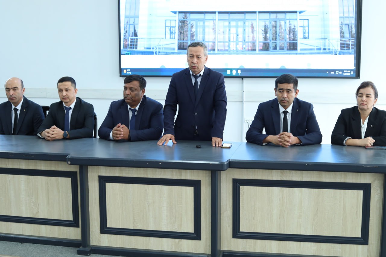 SamDU Urgut filial direktori v.v.b. Shavkat Berdiyev yangi o‘quv yilida 1-bosqichga qabul qilingan talabalar  bilan uchrashuv o‘tkazdi.